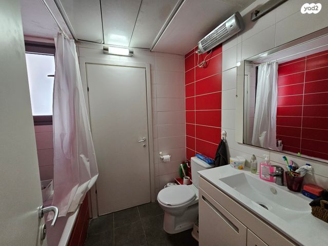 דירה, סמטת אבני חושן 12, גני מרום, רמת גן