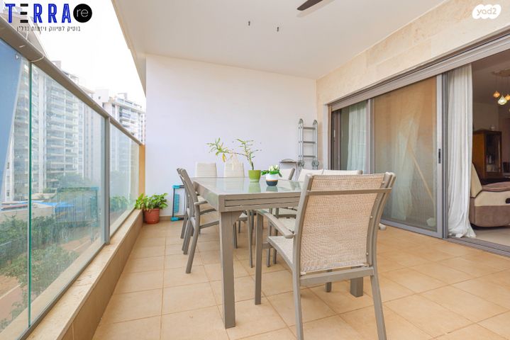 דירה, אהוד מנור, יפה נוף, כפר יונה