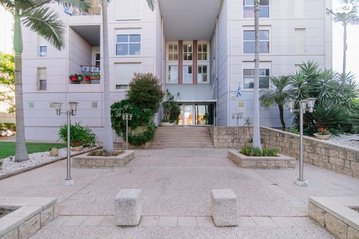 דירה, שדרות מנחם בגין 7, קרית הסביונים, יהוד מונוסון