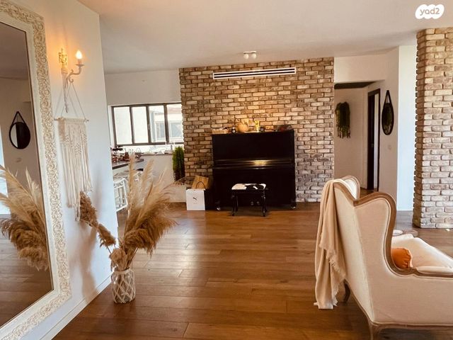 דירה, אורי צבי גרינברג 7, אזורי חן, גימל החדשה, תל אביב יפו