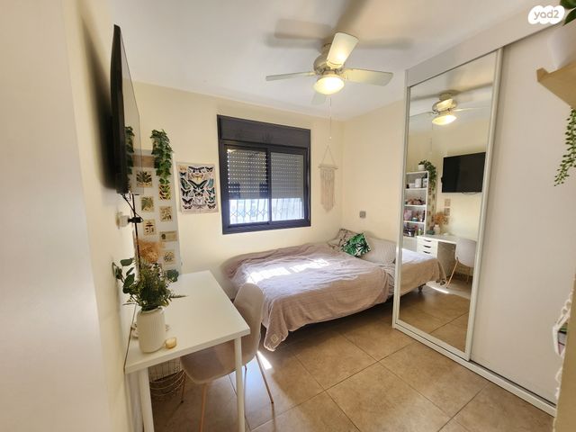 דירה, יונתן רטוש, פסגות אפק, ראש העין