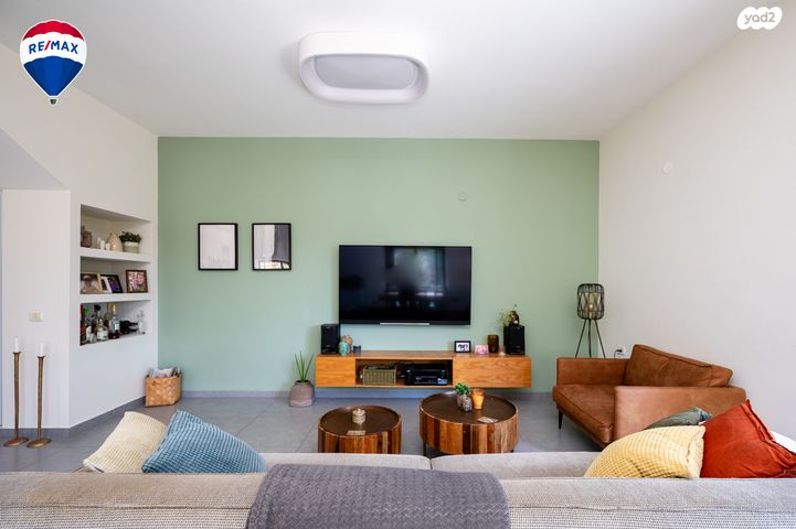 דו משפחתי, מול היקב, זכרון יעקב