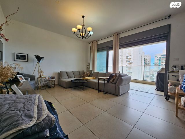 דירה, סמטת אבני חושן 12, גני מרום, רמת גן