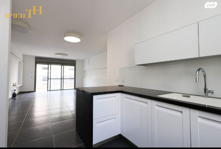 דירה, ג'ו עמר 5, הזמר העברי, כפר סבא