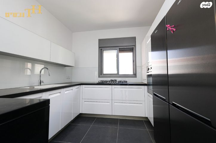 דירה, ג'ו עמר 5, הזמר העברי, כפר סבא