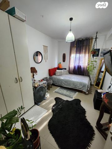 דירת גן, אירוס, ירוחם