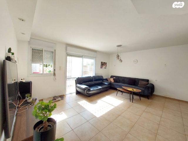 דירת גן, כפר יונה