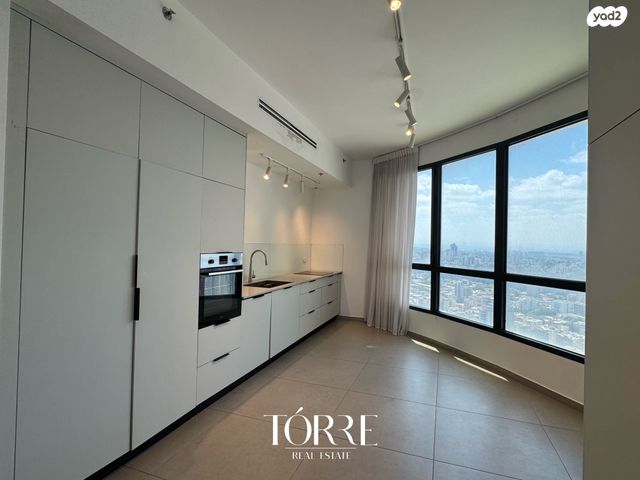 דרך מנחם בגין 158