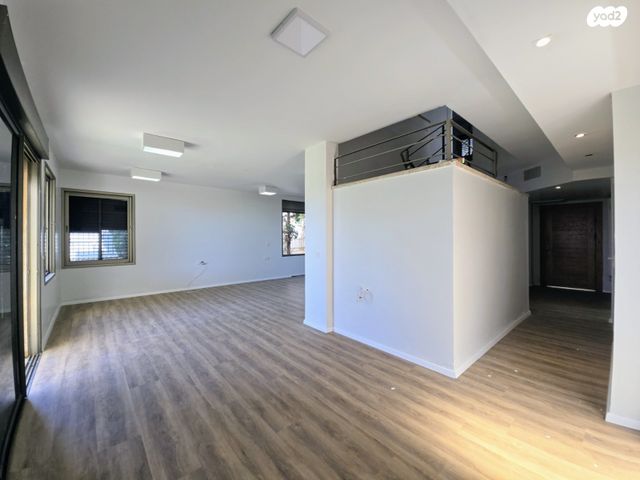 דו משפחתי, קדימה צורן