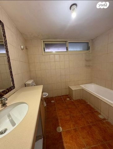 יחידת דיור, השופטים, נאות יהודית ונווה ארזים, חולון