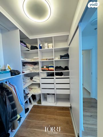 גג/ פנטהאוז, דרך מנחם בגין 158, מונטיפיורי, הרכבת, תל אביב יפו