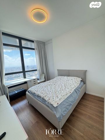 גג/ פנטהאוז, דרך מנחם בגין 158, מונטיפיורי, הרכבת, תל אביב יפו