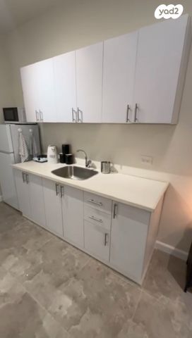 יחידת דיור, הגיבורים, בת ים