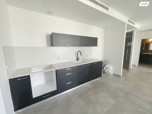 דירה, גרציאני יצחק 10, גני שרונה, קרית הממשלה, תל אביב יפו