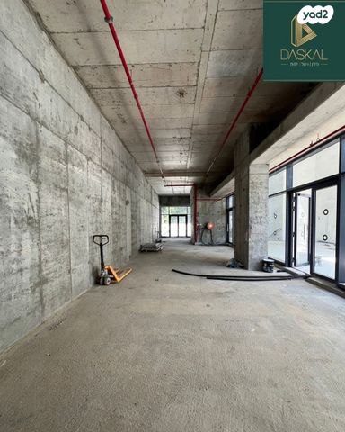 חנויות/ שטח מסחרי, רחובות