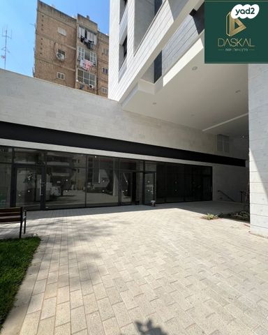 חנויות/ שטח מסחרי, רחובות