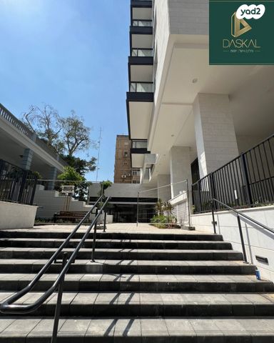 חנויות/ שטח מסחרי, רחובות