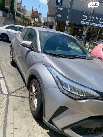 מודעת רכב טויוטה C-HR
