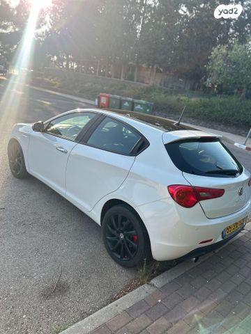 אלפא רומיאו ג'ולייטה