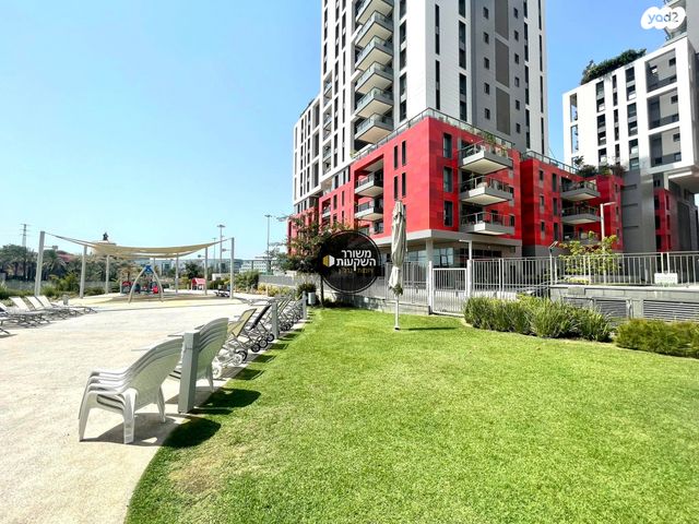 דירה, אריק איינשטיין, הרצליה ב', הרצליה