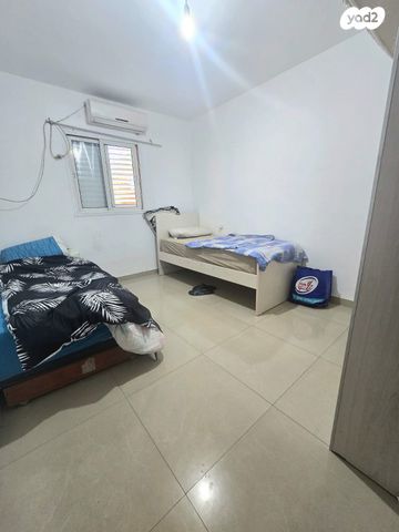 דירה, חרמון, נאות שז"ר, יבנה