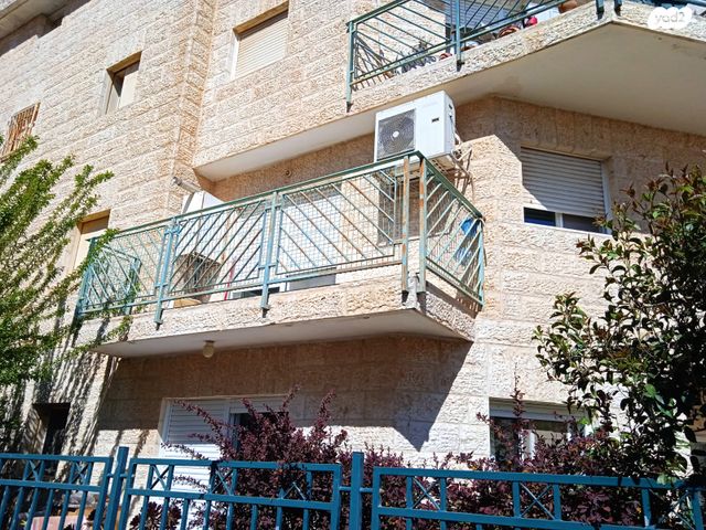 דירה, אלון שבות