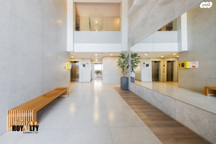 דירה, קרל לנדשטיינר, פסגות אפק, ראש העין