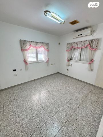 בית פרטי/ קוטג', הרב צעירי, שעריה, פתח תקווה