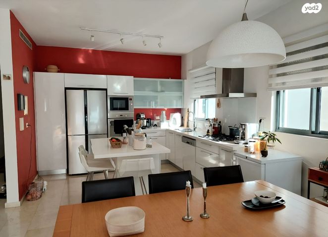 דופלקס, מתחם גרינברג, הוד השרון