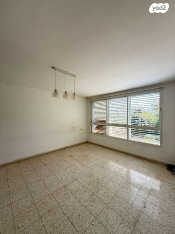 יציאה לשדרות מנחם בגין 