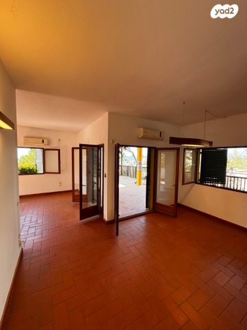 בית פרטי/ קוטג', חרצית, כפר ורדים