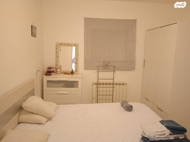 דירה, אלון שבות