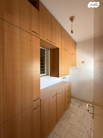 דירה, יציאה לשדרות מנחם בגין, רעננה