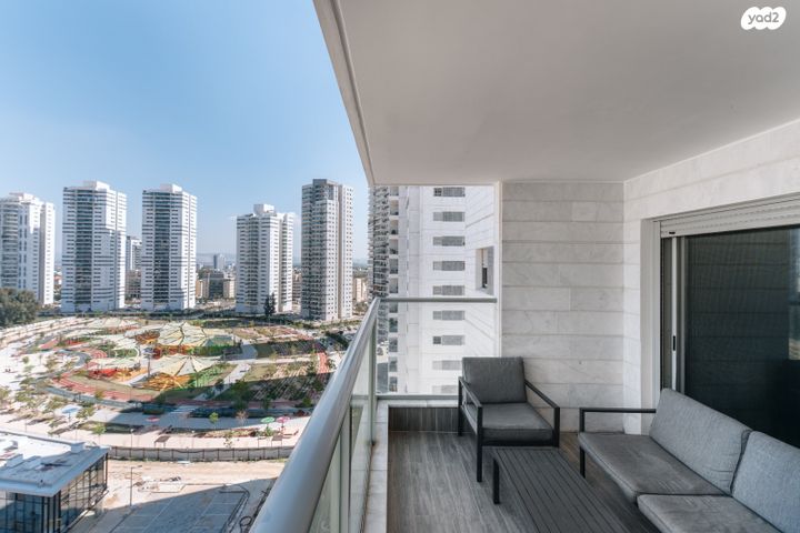 דירה, עפרה חזה, משכנות האומנים, קרית מוצקין