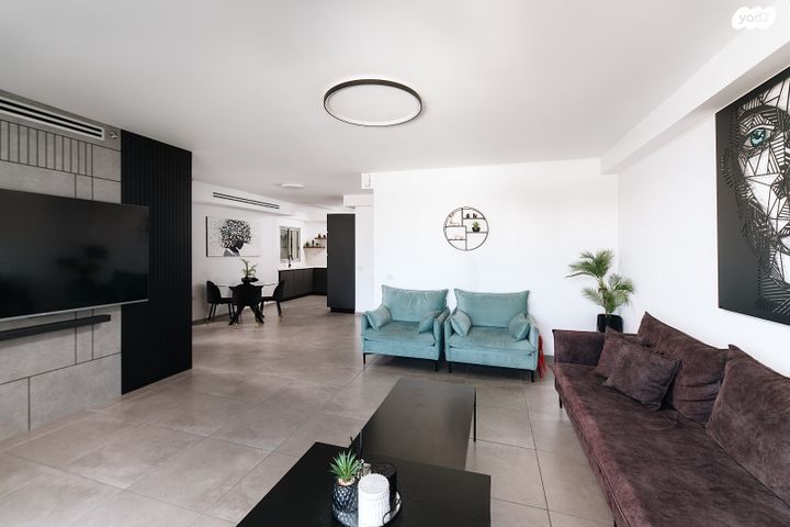 דירה, עפרה חזה, משכנות האומנים, קרית מוצקין