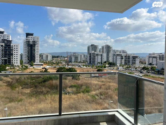 דירה, אריק שרון, נהריה