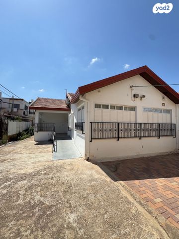 בית פרטי/ קוטג', הרב צעירי, שעריה, פתח תקווה