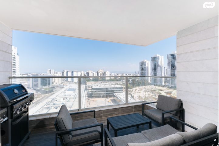 דירה, עפרה חזה, משכנות האומנים, קרית מוצקין