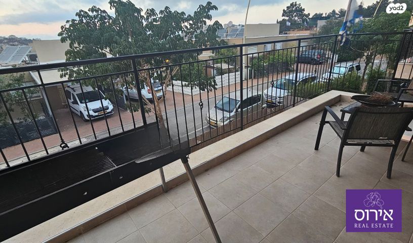 דירה, כפר ורדים