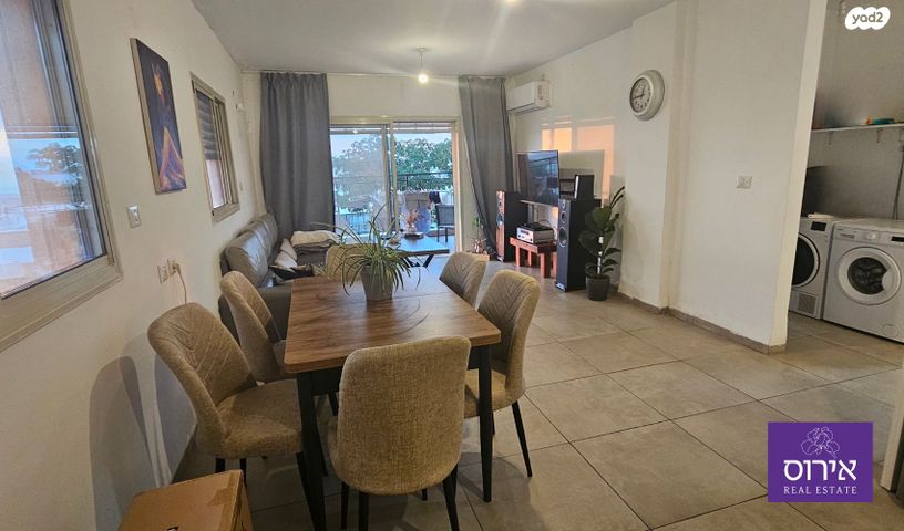 דירה, כפר ורדים