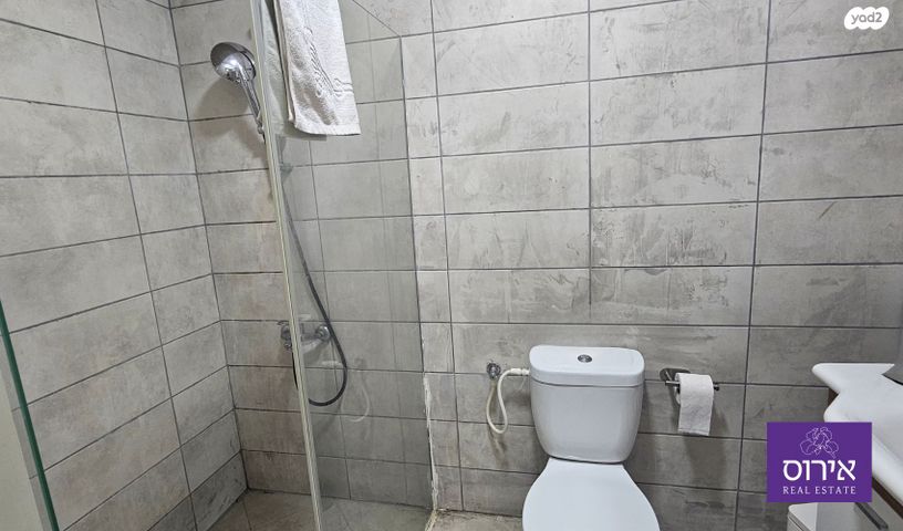 דירה, כפר ורדים