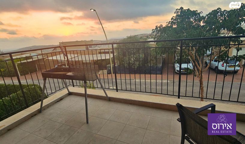 דירה, כפר ורדים