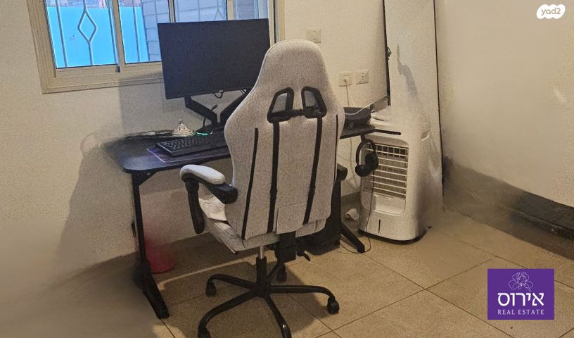 דירה, כפר ורדים