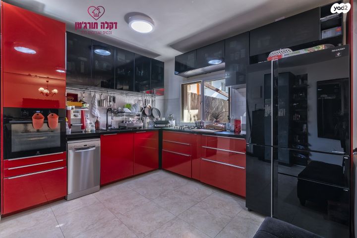 דירת גן, בני עי''ש, בני עי"ש