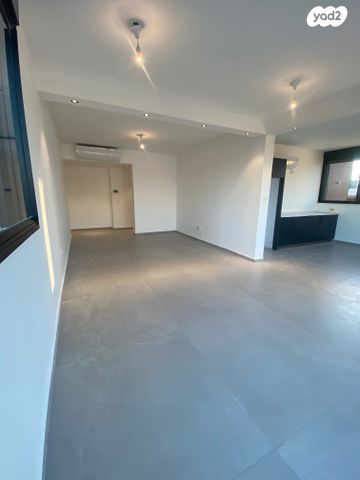 גג/ פנטהאוז, עין גנים, פתח תקווה