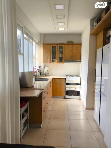 דירת גן, שדרות טרומפלדור, נווה שאנן, חיפה