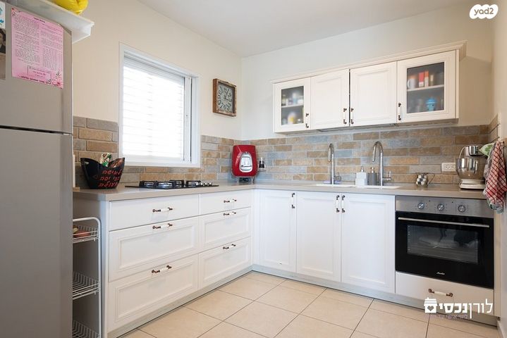 מעפילי אגוז 2