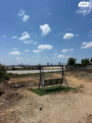 משק חקלאי/ נחלה, צופית