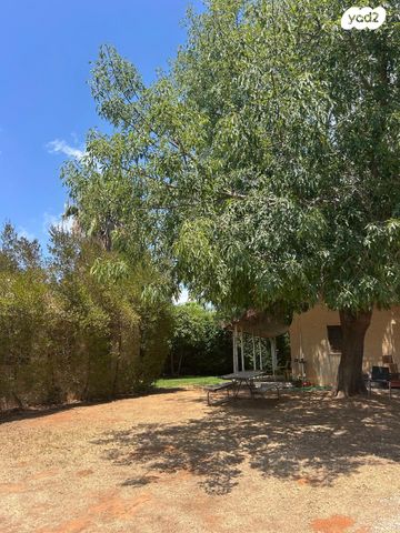 משק חקלאי/ נחלה, צופית