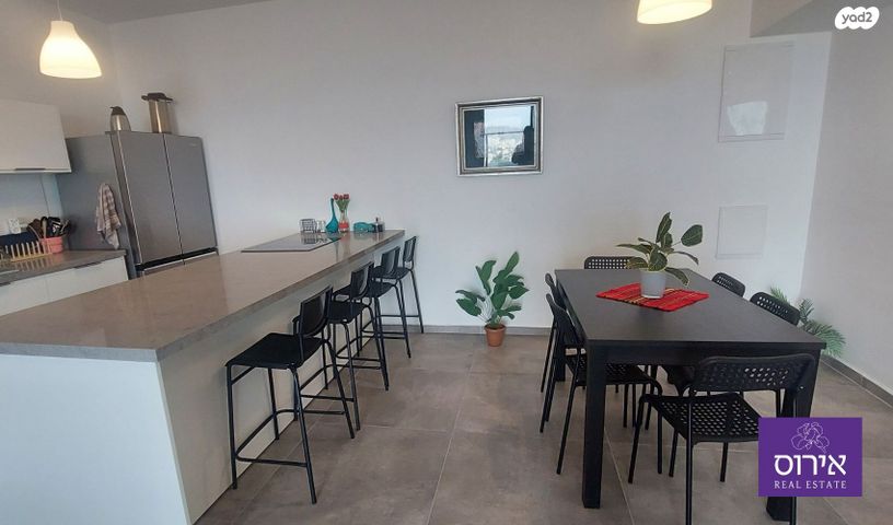 דירה, כפר ורדים